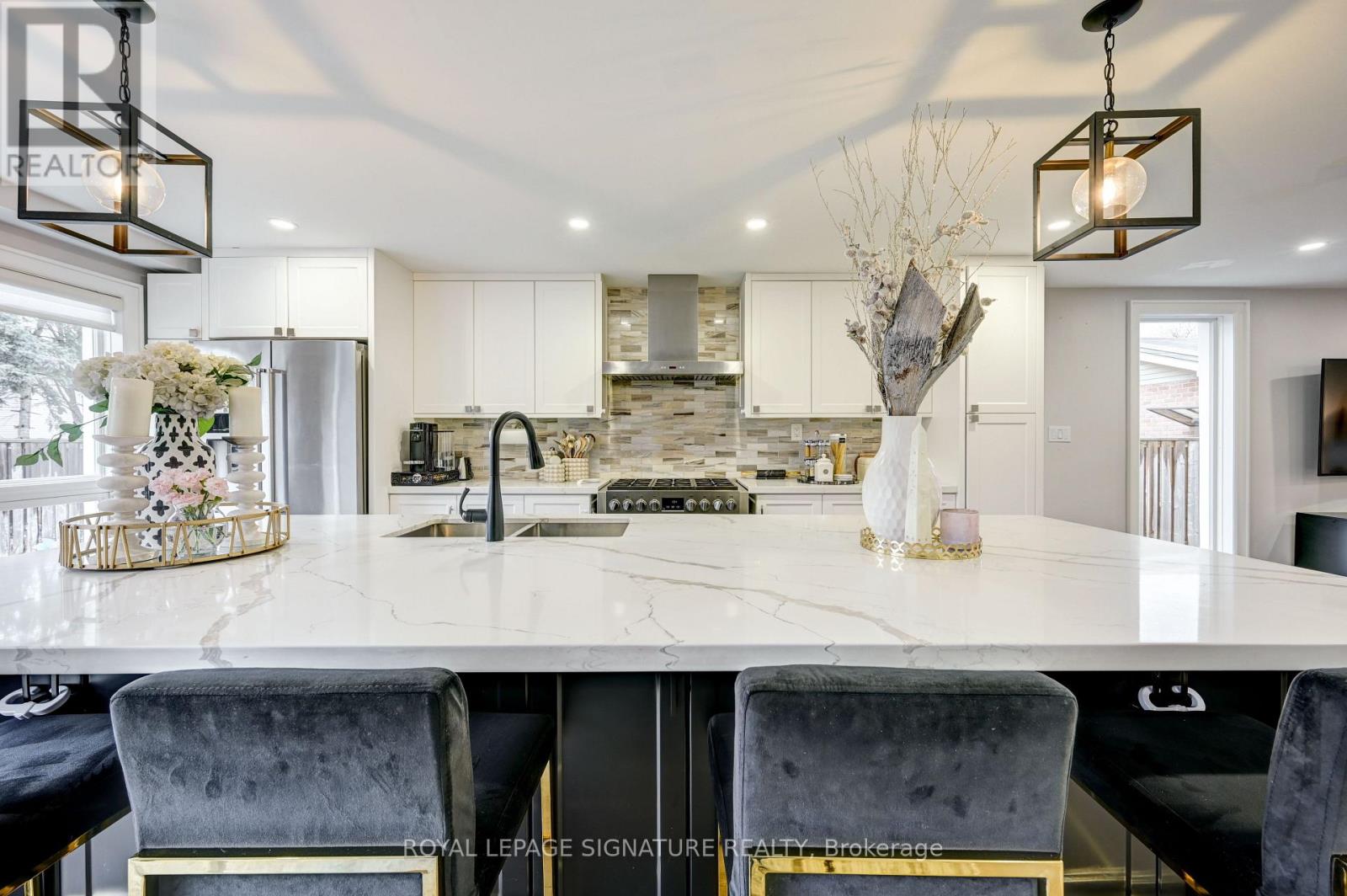 3035 Saracen Court, Mississauga, Ontario  L5N 3G9 - Photo 13 - W12824308