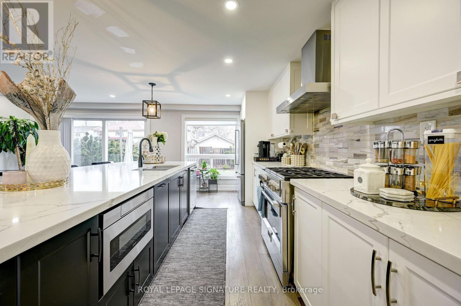 3035 Saracen Court, Mississauga, Ontario  L5N 3G9 - Photo 16 - W12824308