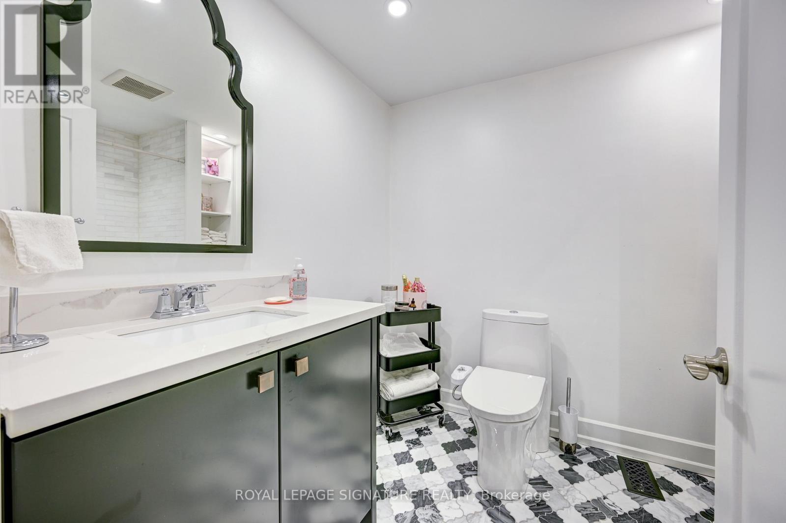 3035 Saracen Court, Mississauga, Ontario  L5N 3G9 - Photo 34 - W12824308