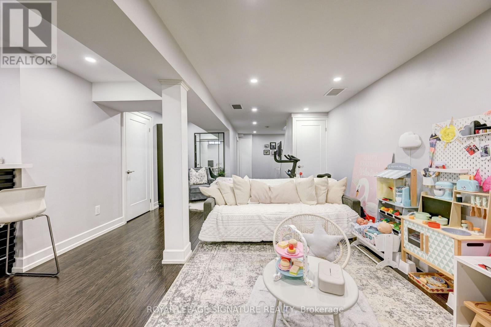 3035 Saracen Court, Mississauga, Ontario  L5N 3G9 - Photo 38 - W12824308