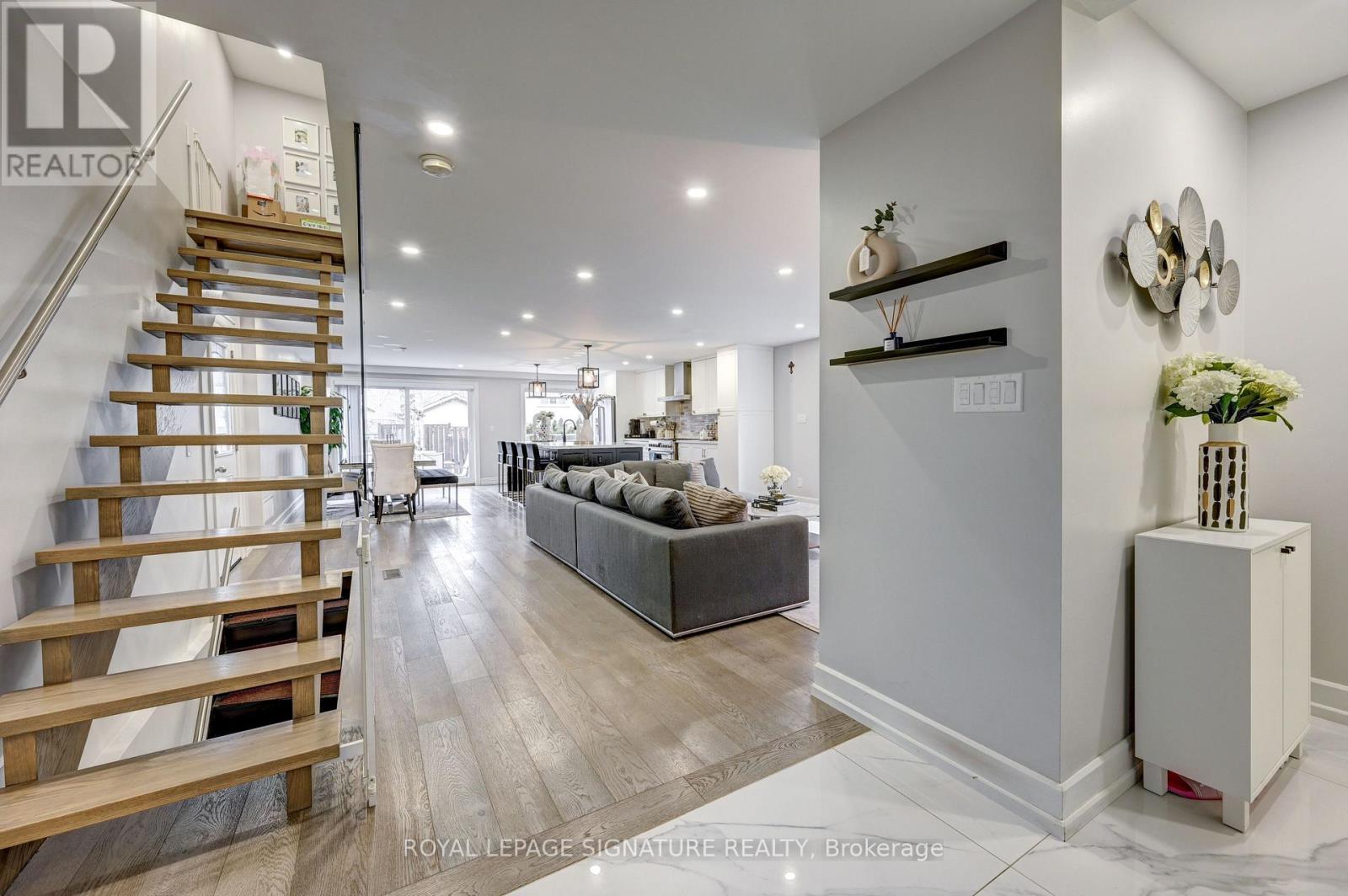 3035 Saracen Court, Mississauga, Ontario  L5N 3G9 - Photo 5 - W12824308