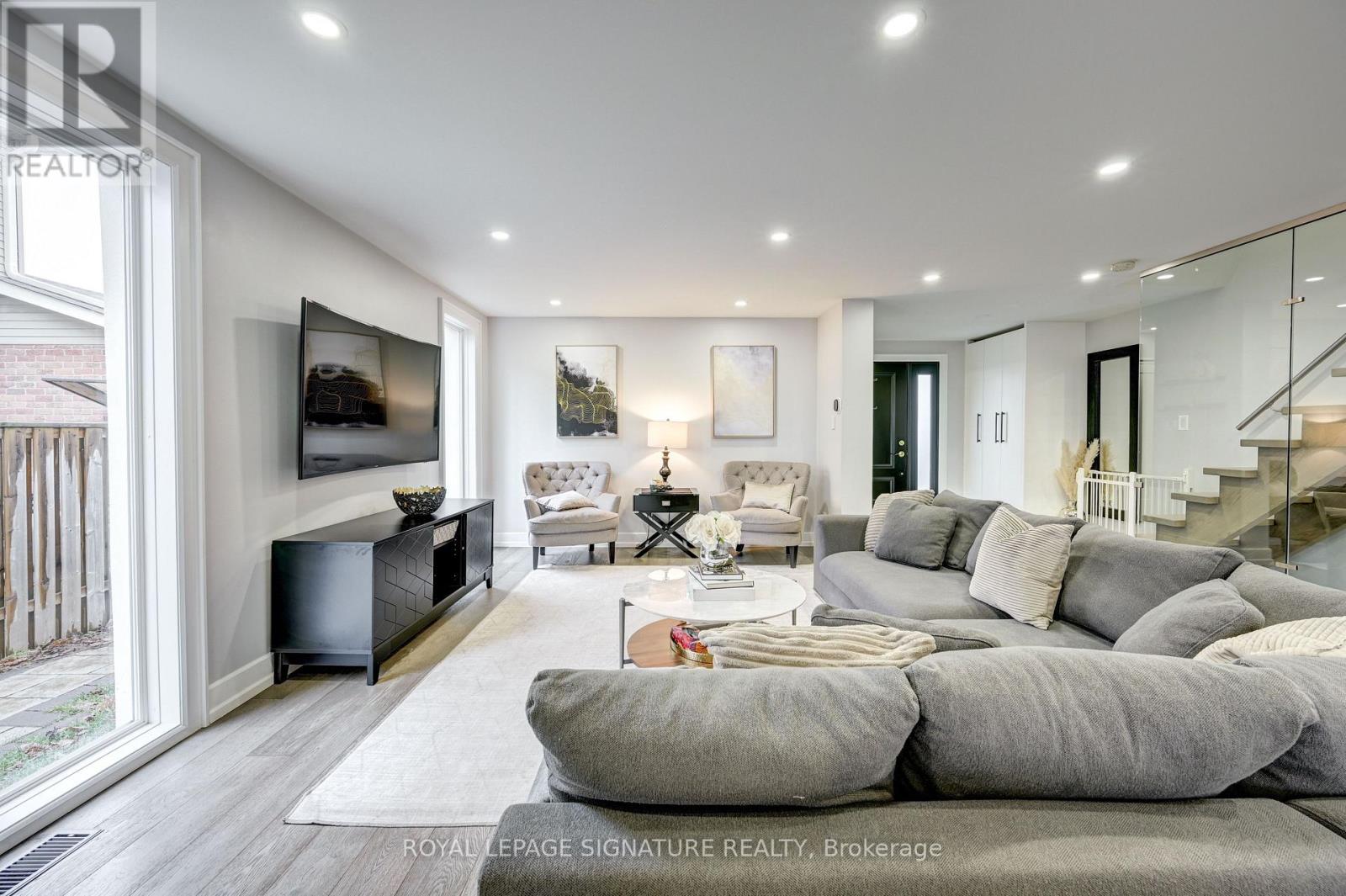 3035 Saracen Court, Mississauga, Ontario  L5N 3G9 - Photo 9 - W12824308