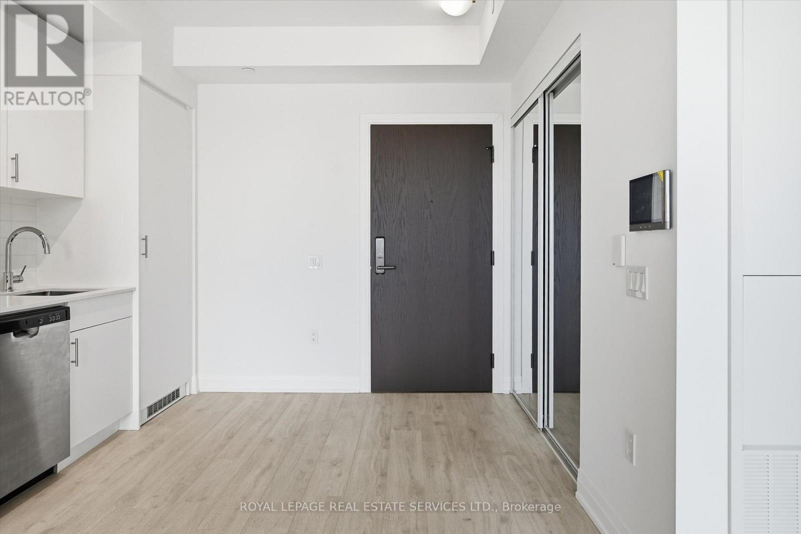 519 - 412 Silver Maple Road, Oakville, Ontario  L6H 7X8 - Photo 7 - W12824348