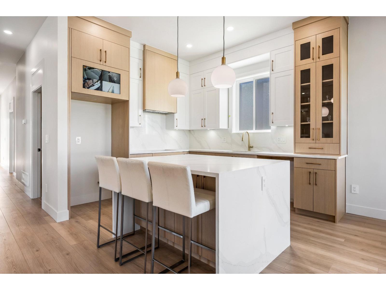 46347 Maple Avenue, Chilliwack Proper East, Chilliwack, British Columbia  V2P 2J5 - Photo 2 - R3093956