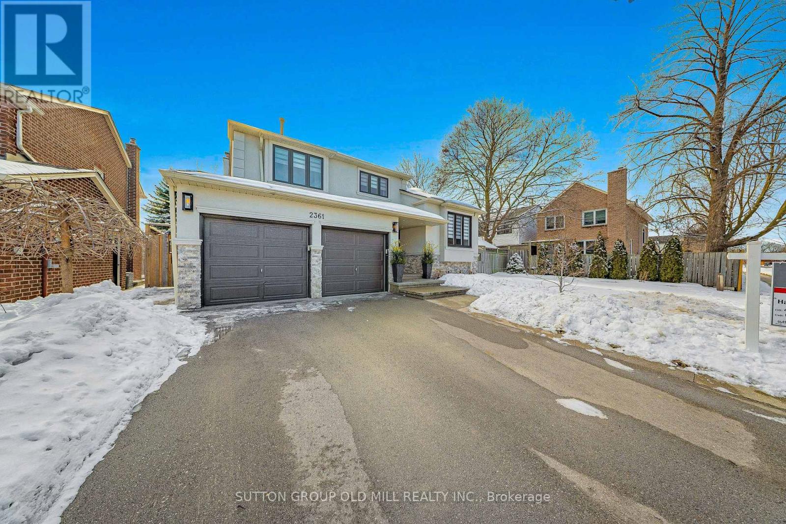 2361 Folkway Drive, Mississauga, Ontario  L5L 3C6 - Photo 2 - W12824350