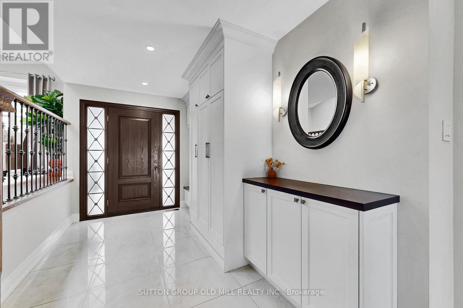 2361 Folkway Drive, Mississauga, Ontario  L5L 3C6 - Photo 4 - W12824350