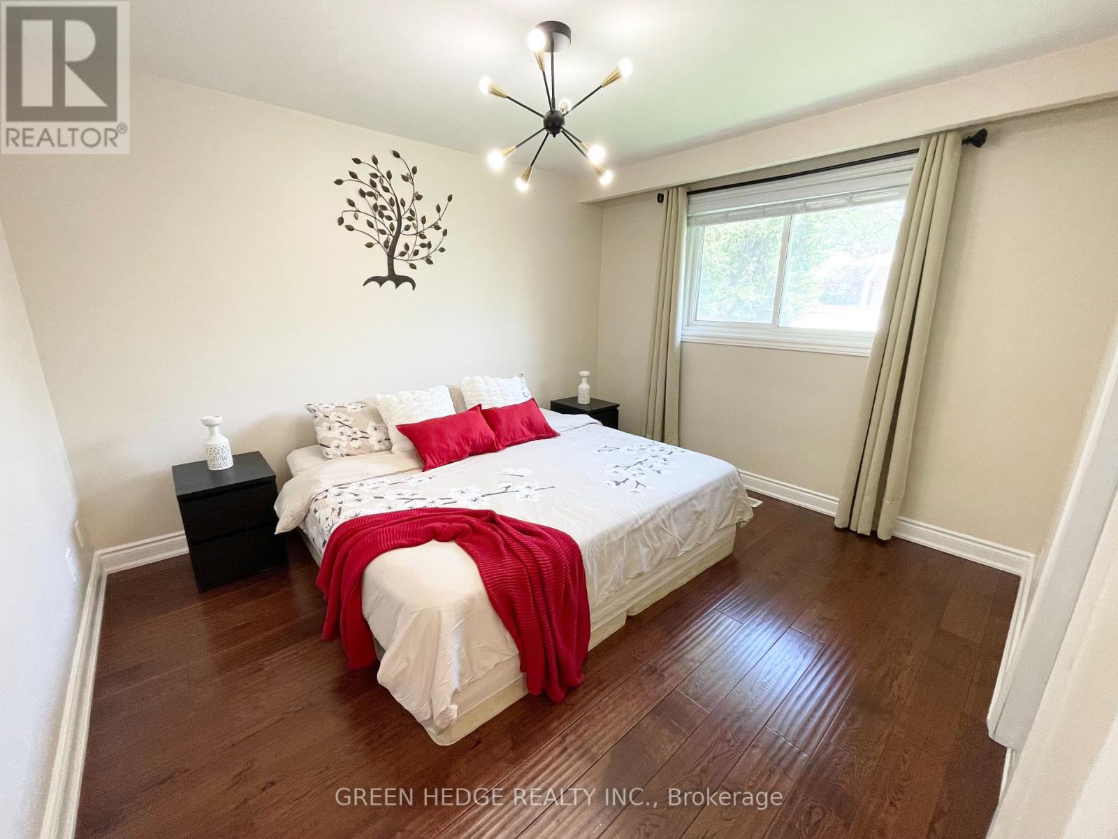 30 Tapley Drive, Toronto, Ontario  M9R 3P4 - Photo 10 - W12824394