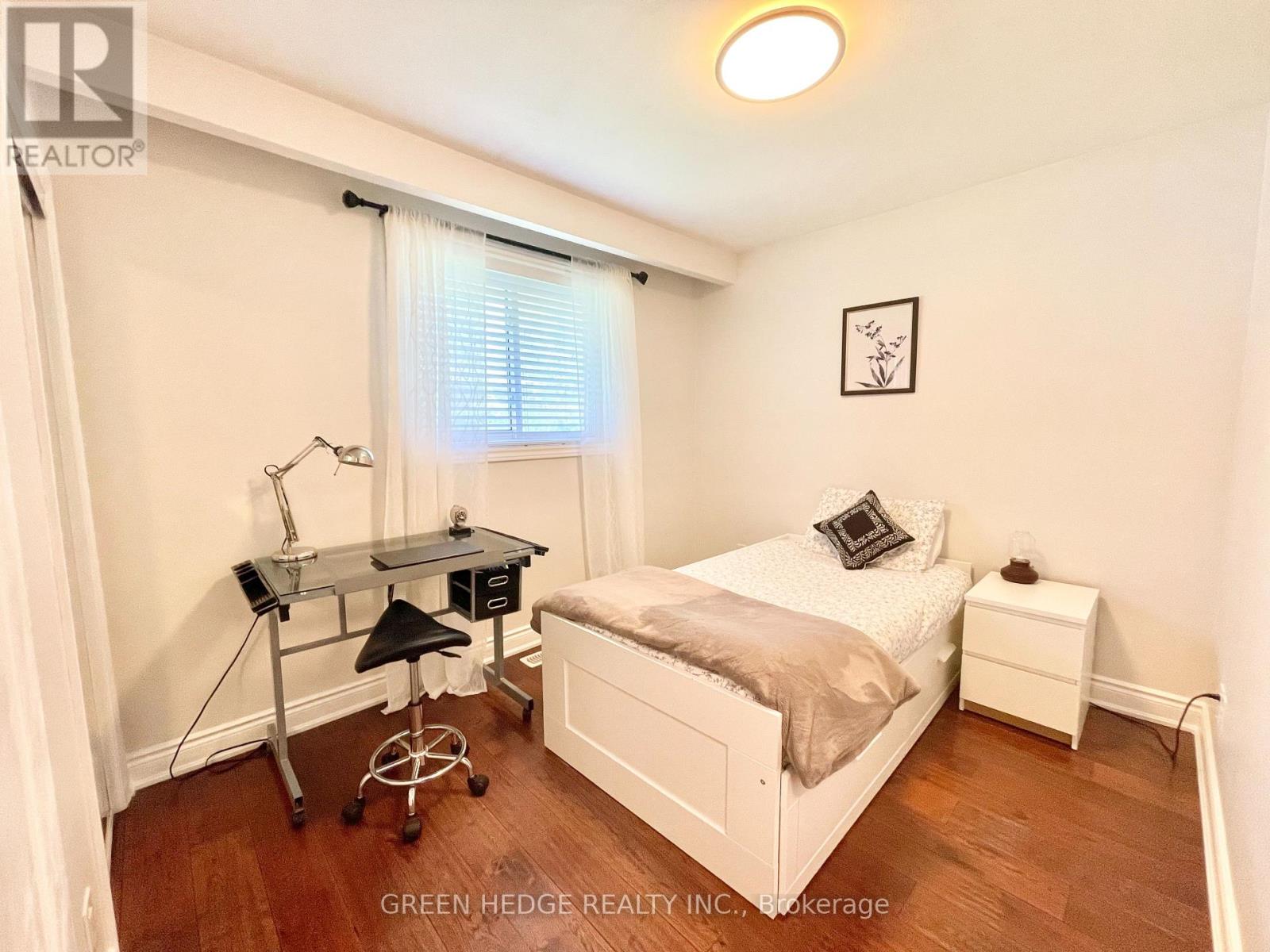 30 Tapley Drive, Toronto, Ontario  M9R 3P4 - Photo 11 - W12824394