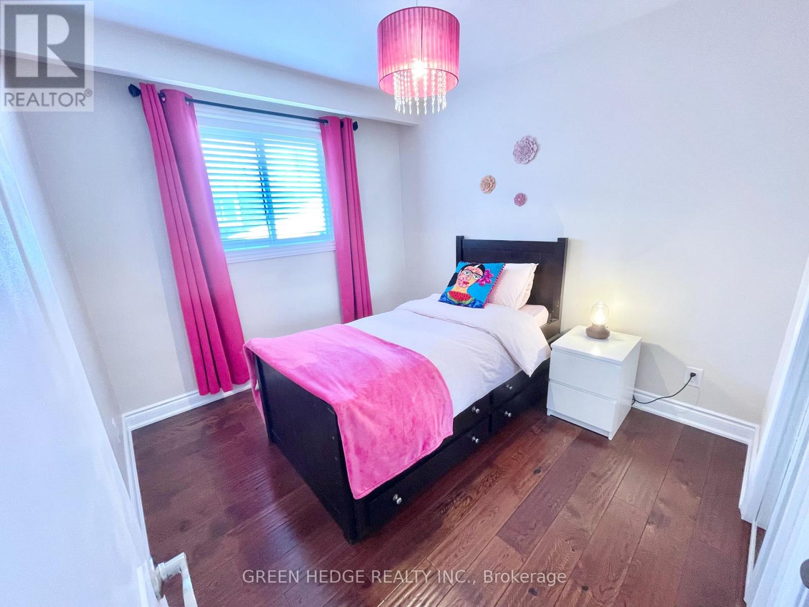 30 Tapley Drive, Toronto, Ontario  M9R 3P4 - Photo 12 - W12824394