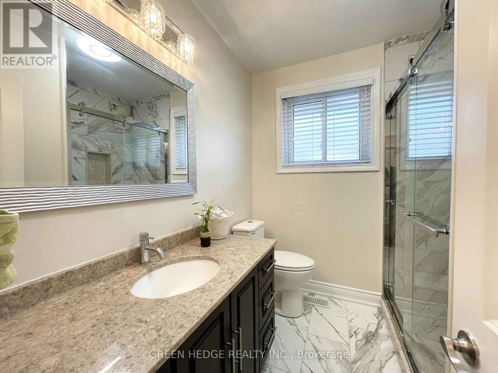 30 Tapley Drive, Toronto, Ontario  M9R 3P4 - Photo 14 - W12824394