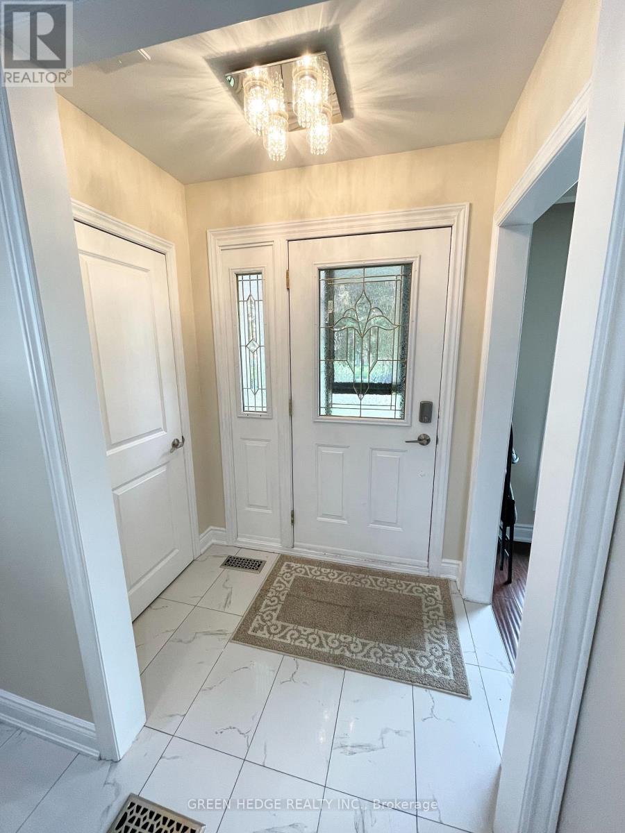 30 Tapley Drive, Toronto, Ontario  M9R 3P4 - Photo 2 - W12824394