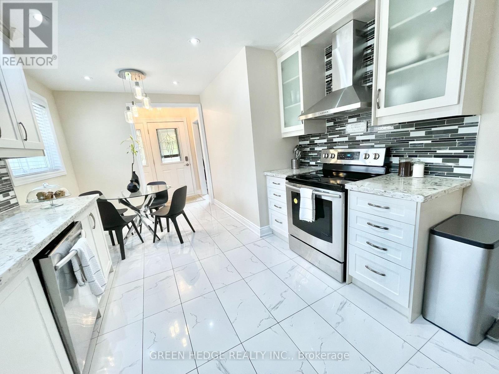 30 Tapley Drive, Toronto, Ontario  M9R 3P4 - Photo 3 - W12824394