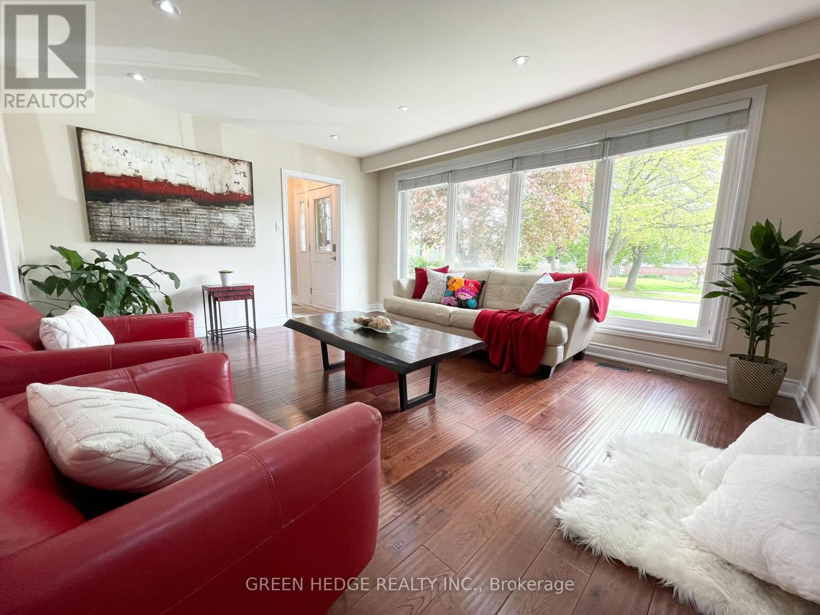 30 Tapley Drive, Toronto, Ontario  M9R 3P4 - Photo 6 - W12824394