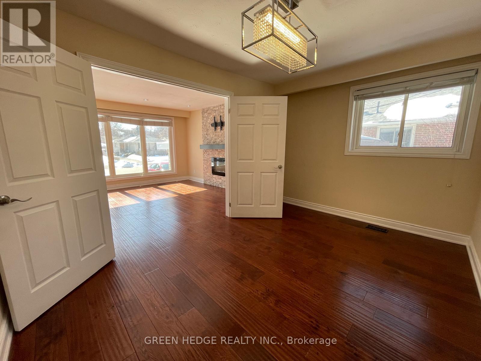 30 Tapley Drive, Toronto, Ontario  M9R 3P4 - Photo 9 - W12824394