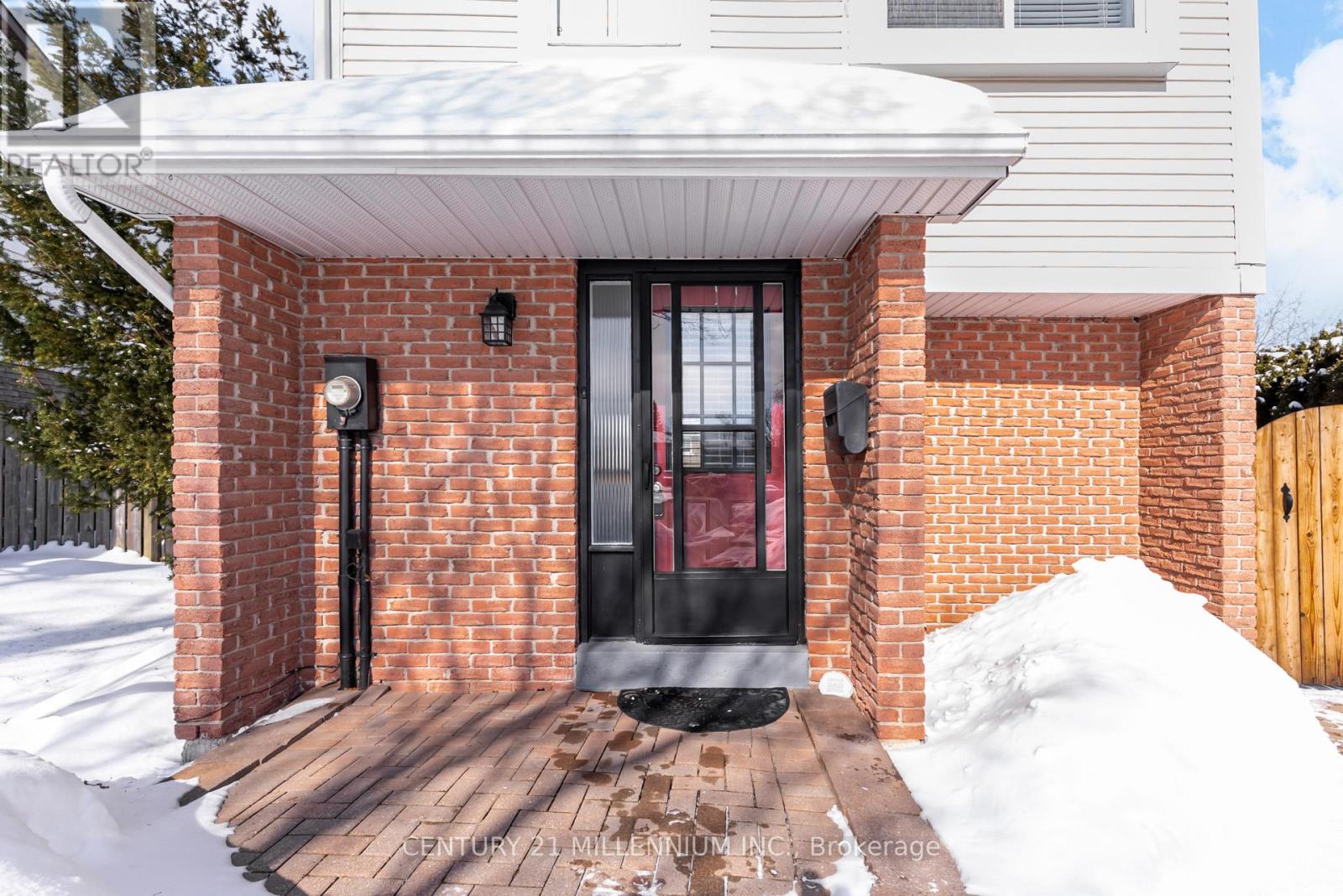 72 Karen Court, Orangeville, Ontario  L9W 3S3 - Photo 4 - W12824422