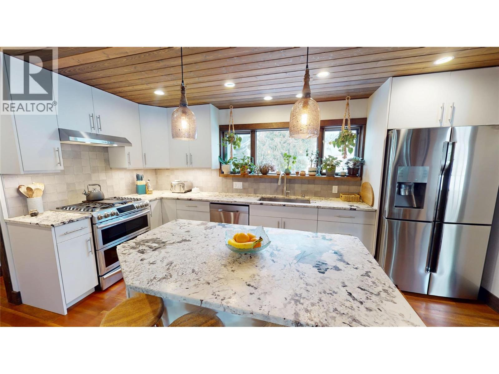 402a 6th Avenue, Fernie, British Columbia  V0B 1M0 - Photo 6 - 10373872