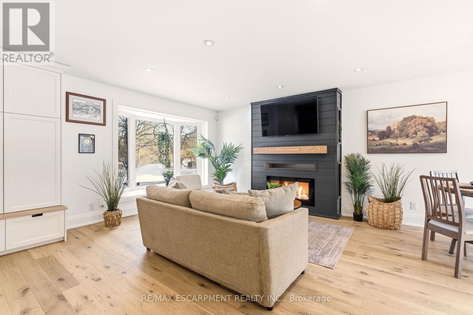 22 Rosebough Street, Hamilton, Ontario  L9H 5C5 - Photo 5 - X12824354