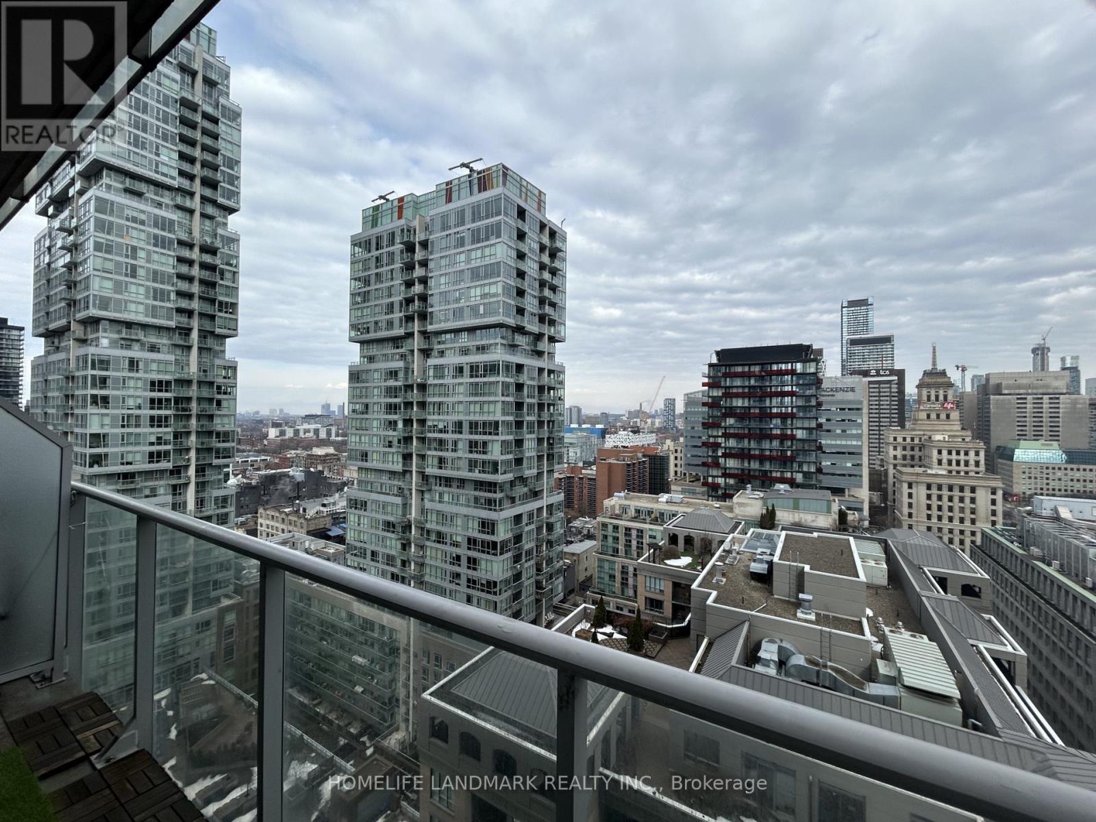 2206 - 126 Simcoe Street, Toronto (Waterfront Communities), Ontario  M5H 4E6 - Photo 4 - C12823054