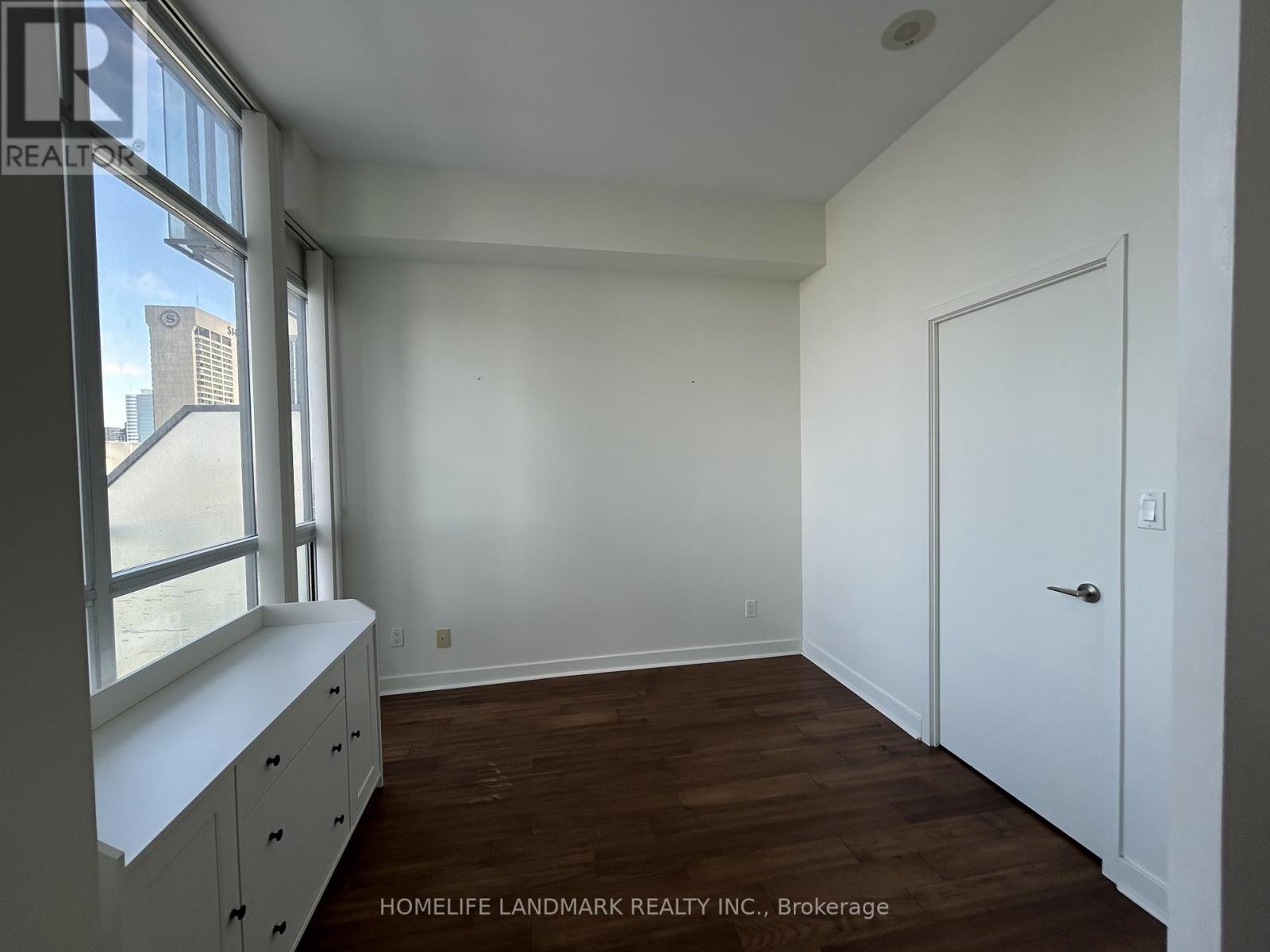 2206 - 126 Simcoe Street, Toronto (Waterfront Communities), Ontario  M5H 4E6 - Photo 13 - C12823054