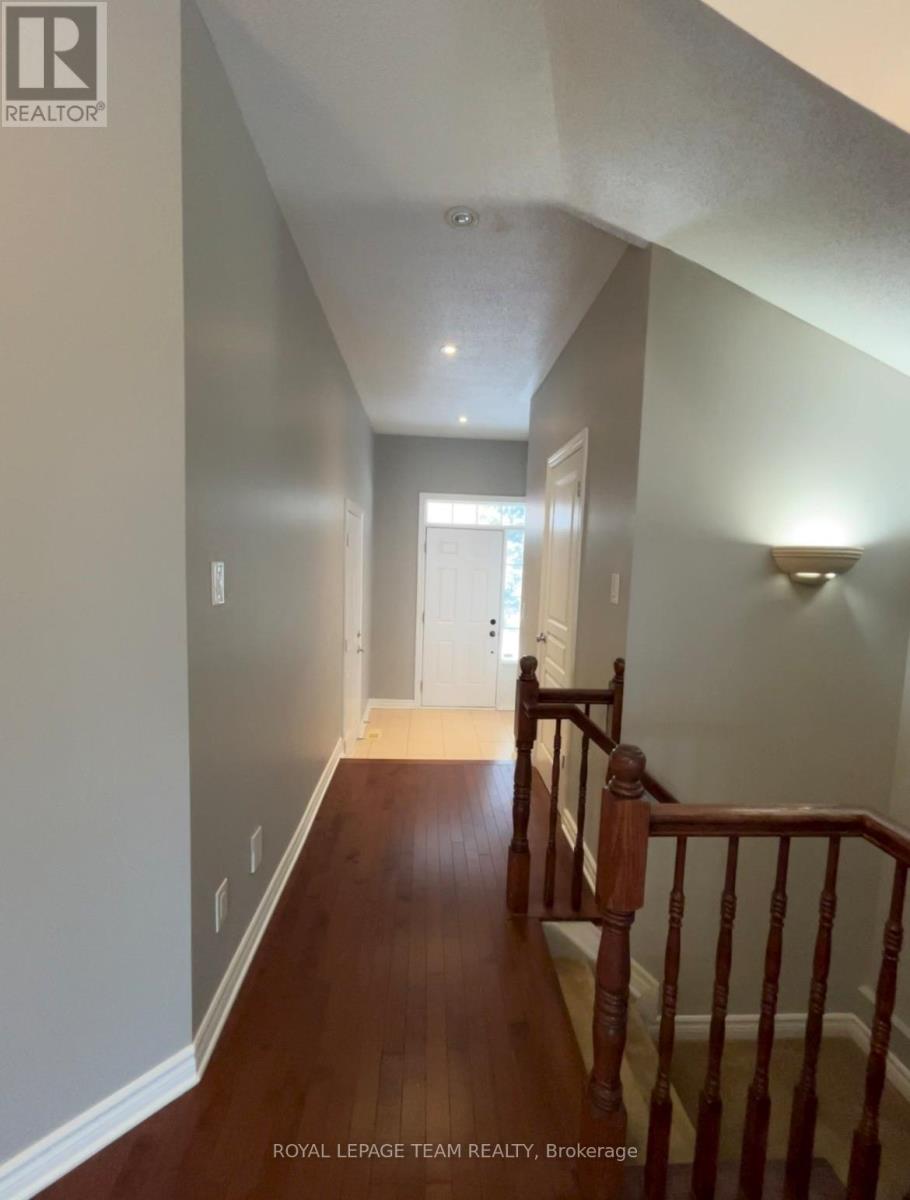 227 Jersey Tea Circle N, Ottawa, Ontario K1V 2L4 - Photo 2 - X12821216