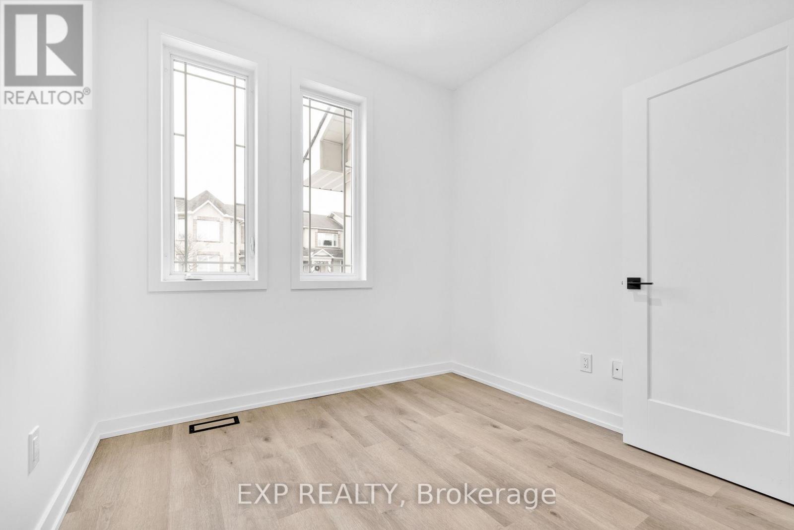 12 Marabrooke Street, Ottawa, Ontario  K2G 7A1 - Photo 5 - X12824450