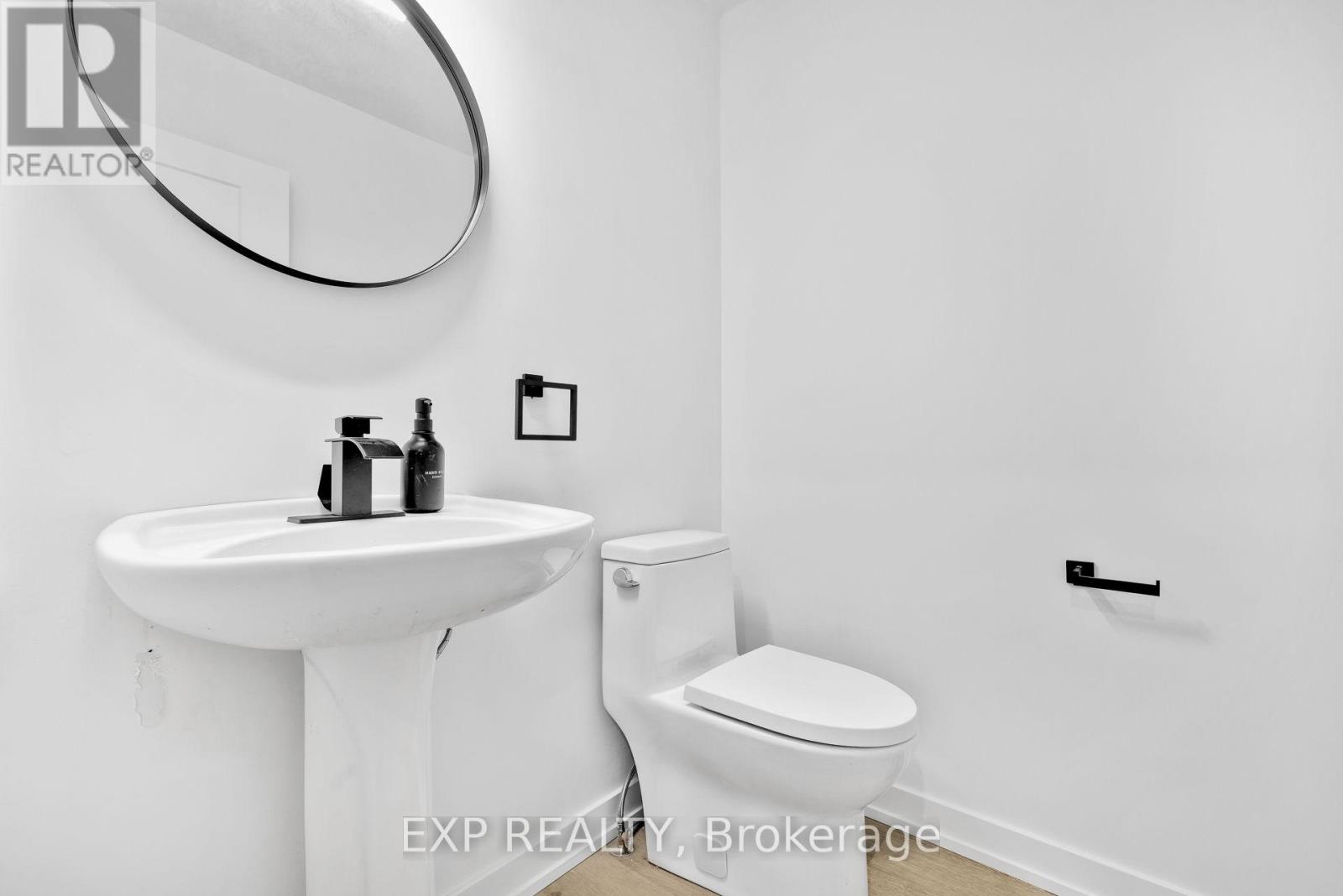 12 Marabrooke Street, Ottawa, Ontario  K2G 7A1 - Photo 7 - X12824450