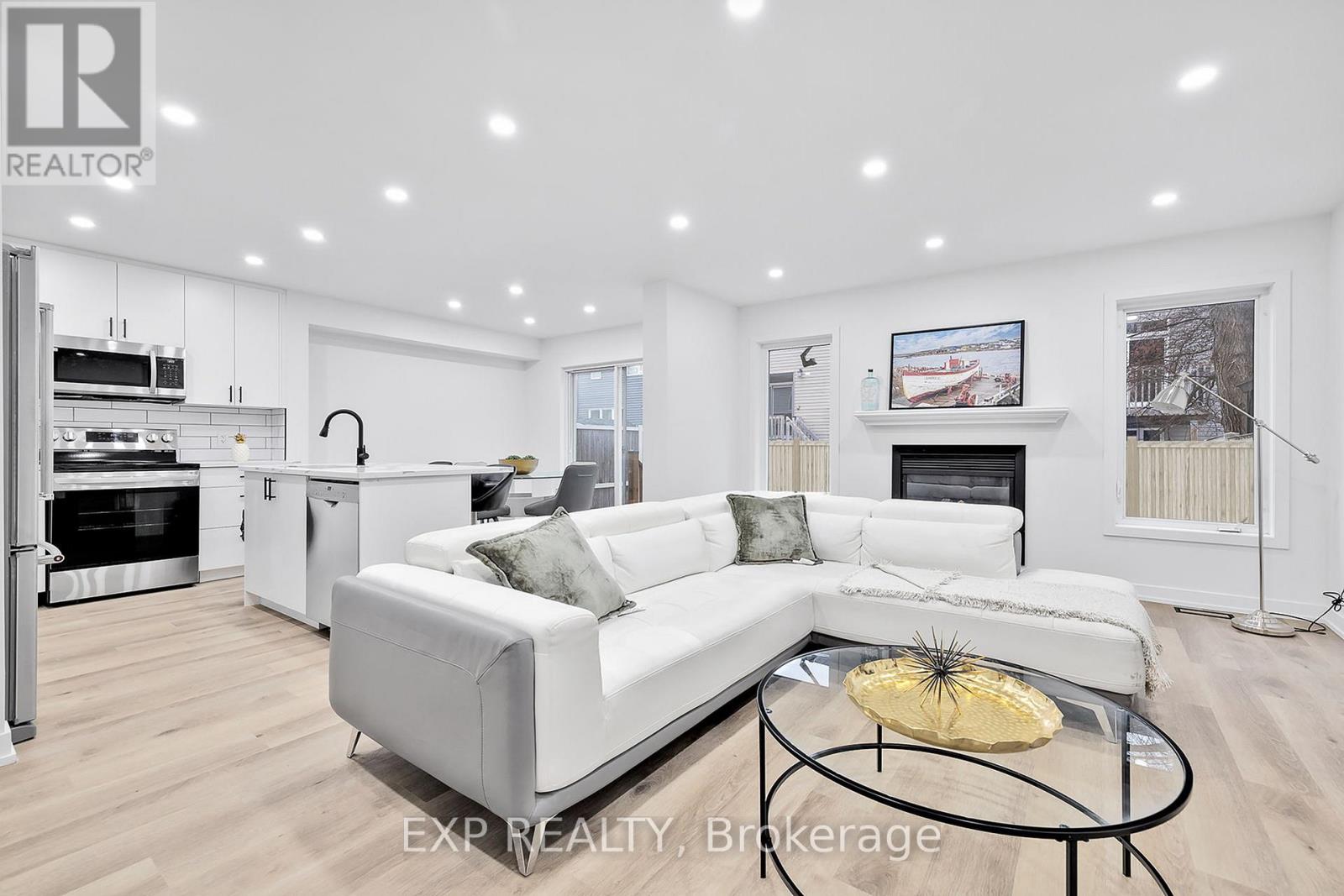 12 Marabrooke Street, Ottawa, Ontario  K2G 7A1 - Photo 8 - X12824450