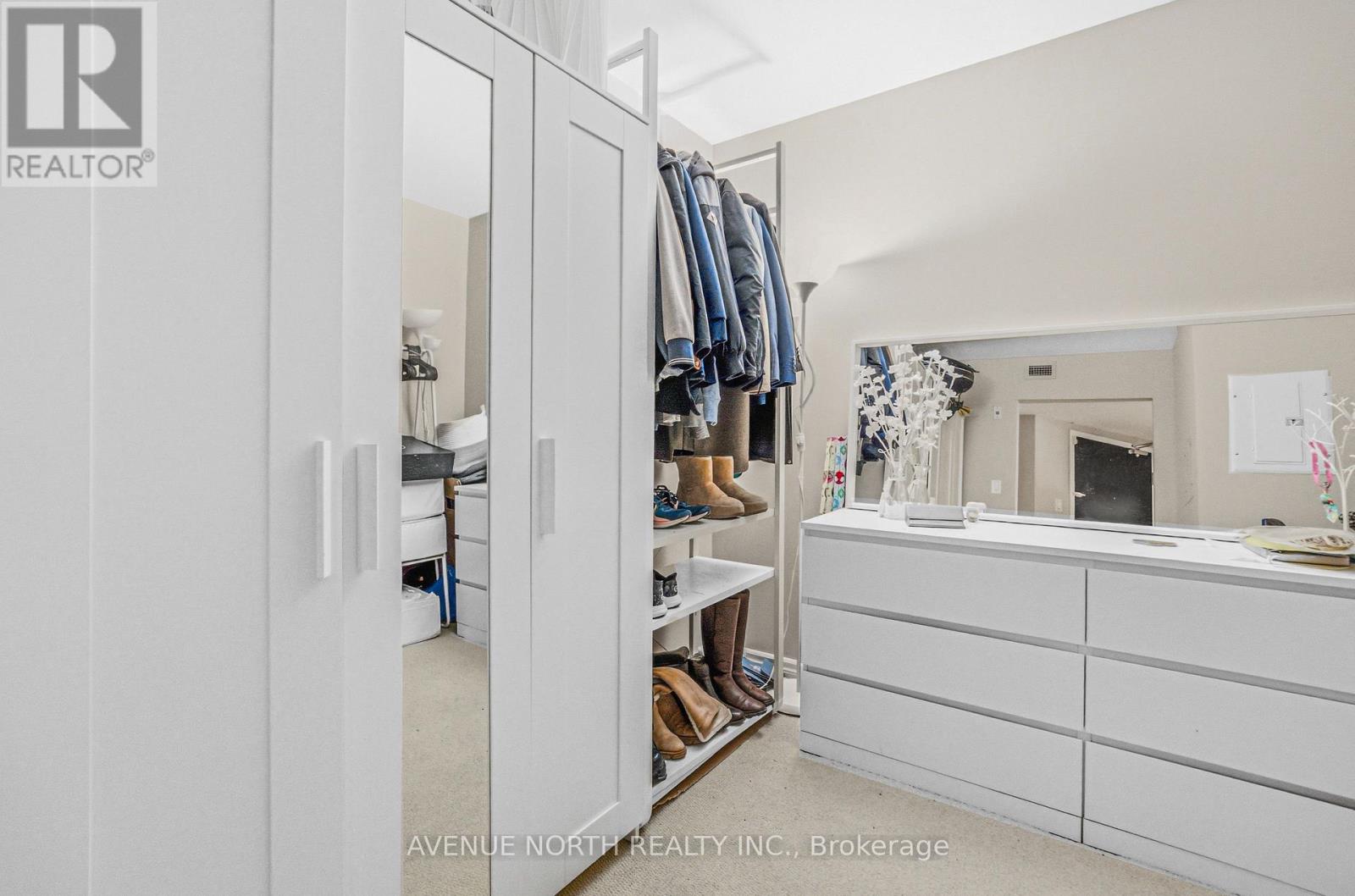 812 - 314 Central Park Drive, Ottawa, Ontario K2C 0R2 - Photo 17 - X12824464