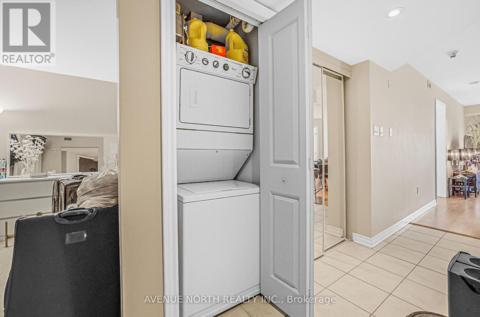 812 - 314 Central Park Drive, Ottawa, Ontario K2C 0R2 - Photo 18 - X12824464