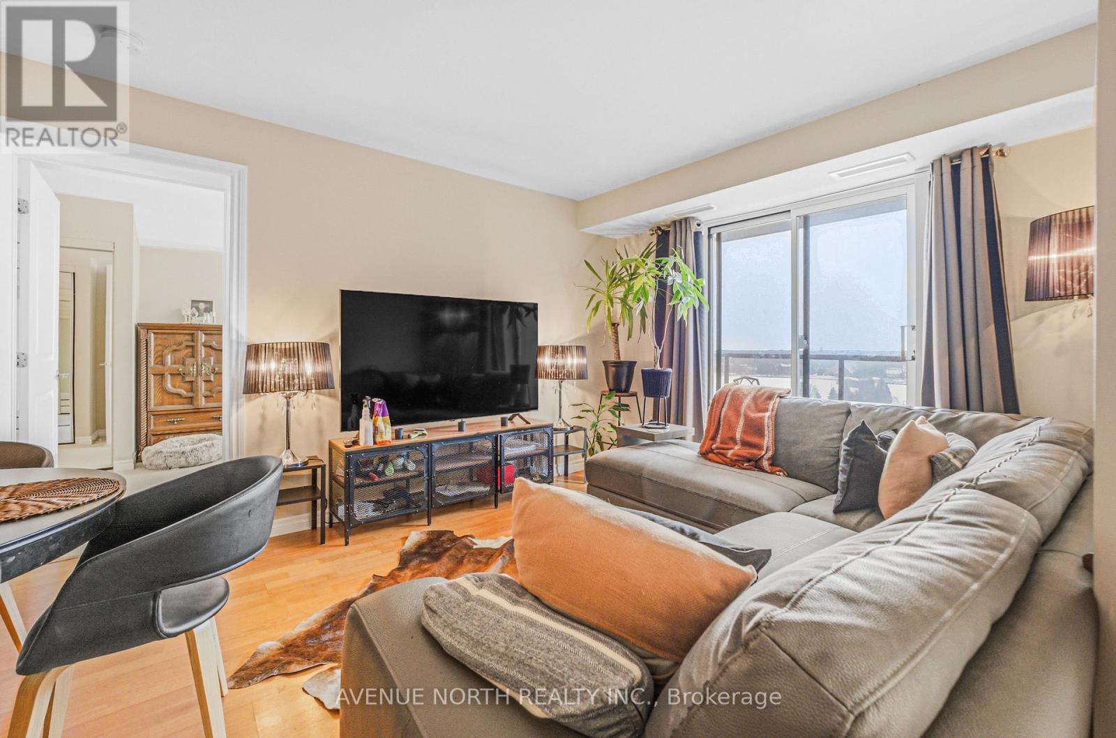 812 - 314 Central Park Drive, Ottawa, Ontario K2C 0R2 - Photo 5 - X12824464