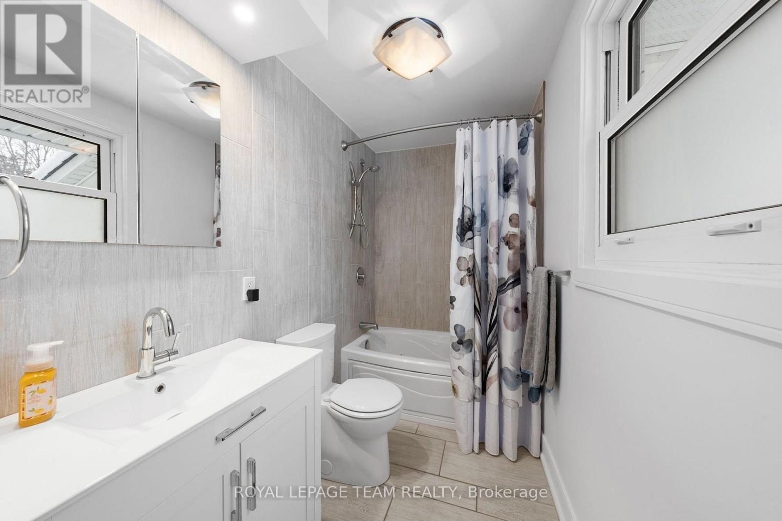 28 Maplehill Way, Ottawa, Ontario  K2C 3H1 - Photo 22 - X12824502