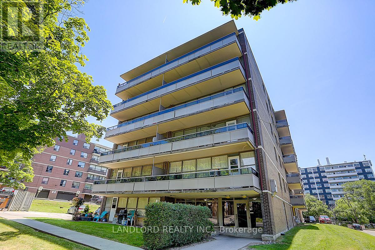 305 - 17 Gulliver Road, Toronto, Ontario  M6M 2M3 - Photo 14 - W12736632