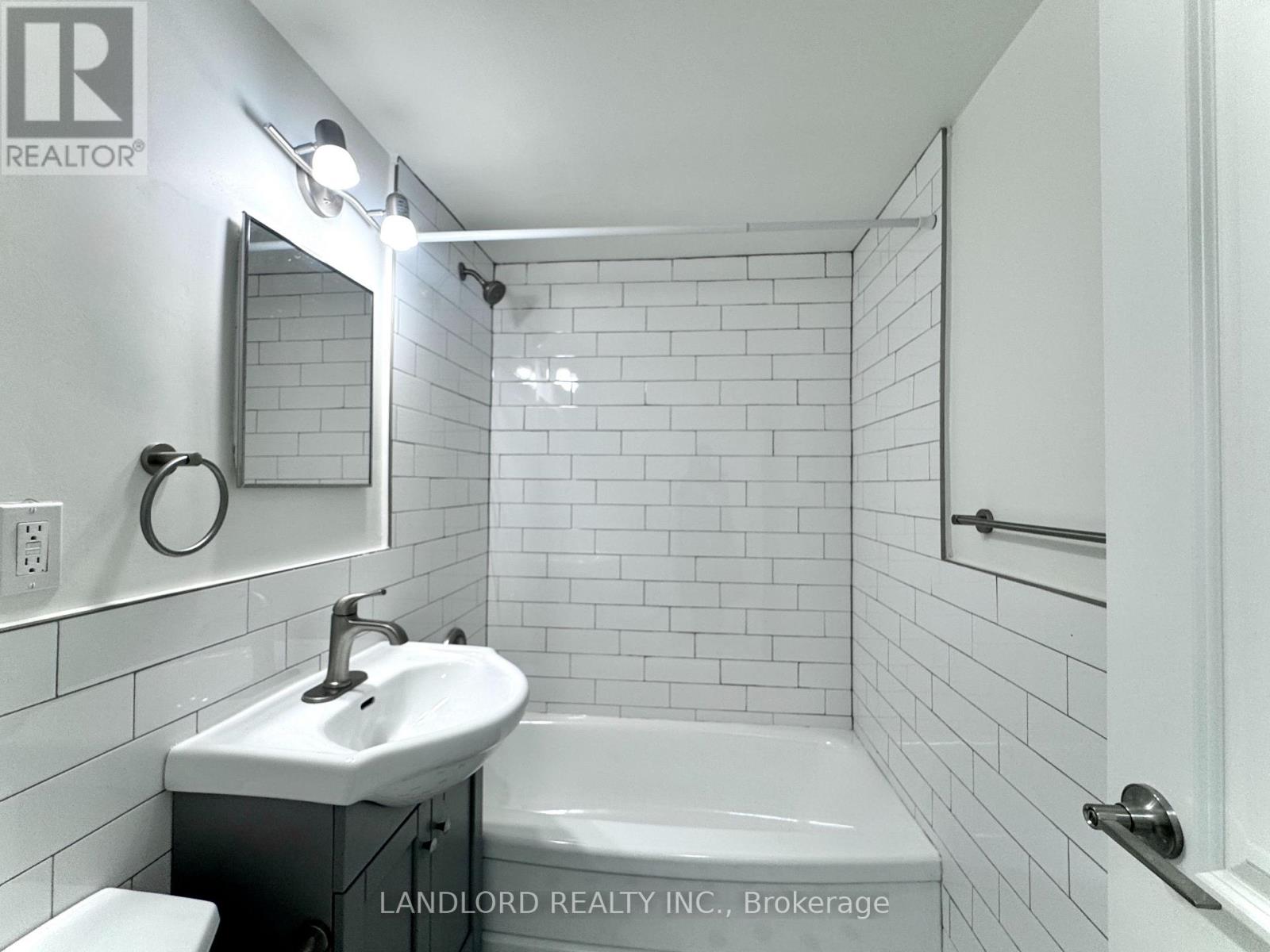 305 - 17 Gulliver Road, Toronto, Ontario  M6M 2M3 - Photo 11 - W12736632
