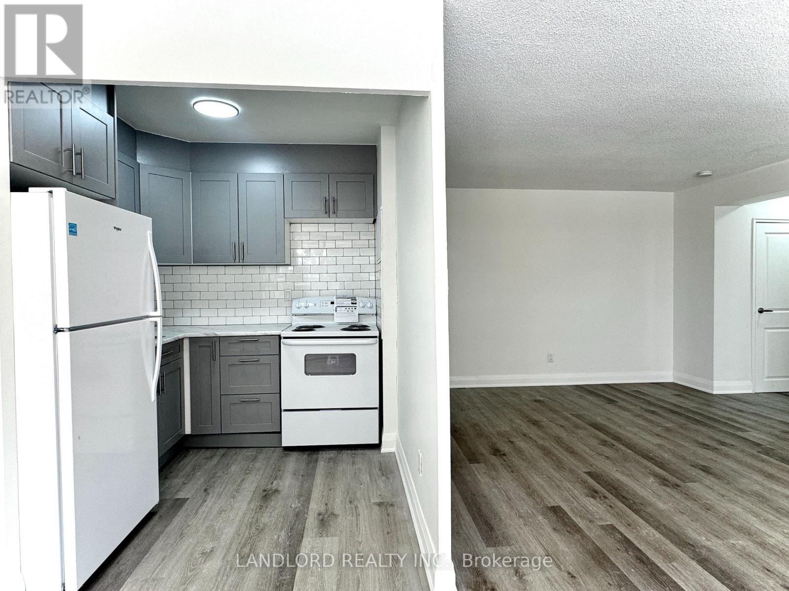 305 - 17 Gulliver Road, Toronto, Ontario  M6M 2M3 - Photo 2 - W12736632