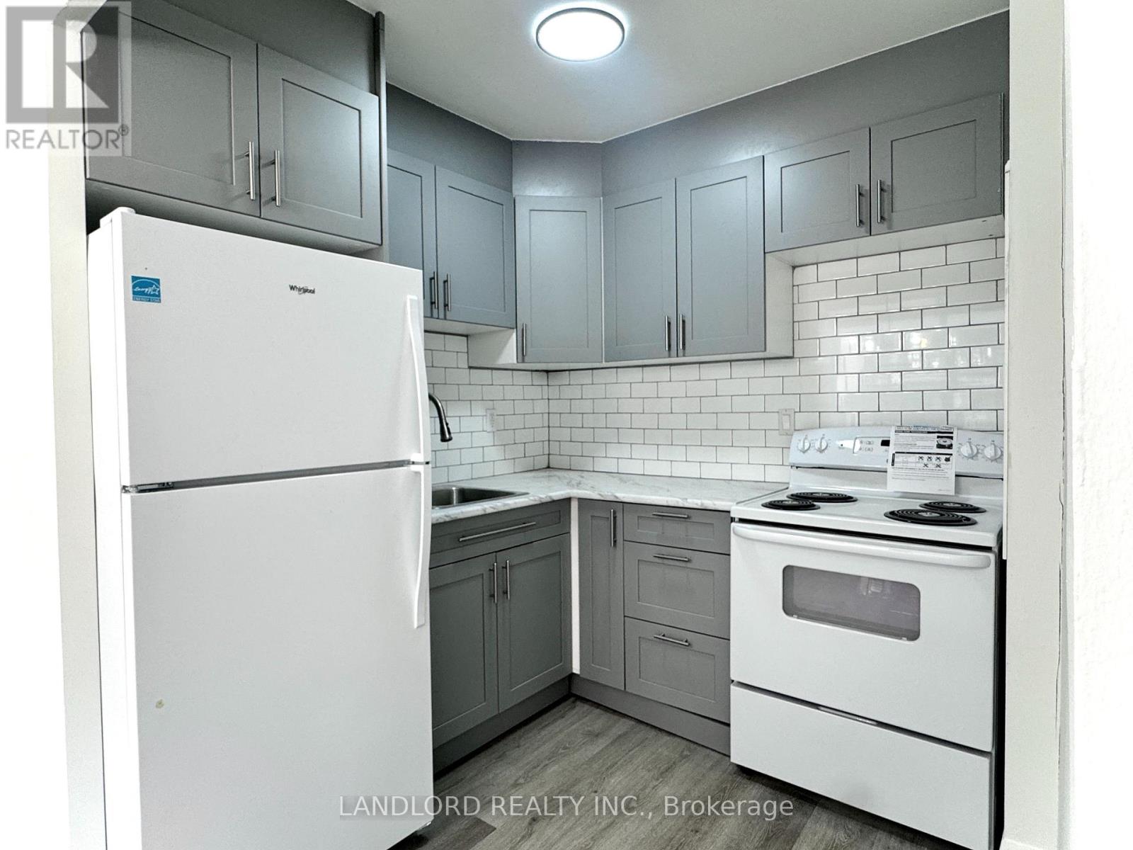 305 - 17 Gulliver Road, Toronto, Ontario  M6M 2M3 - Photo 3 - W12736632