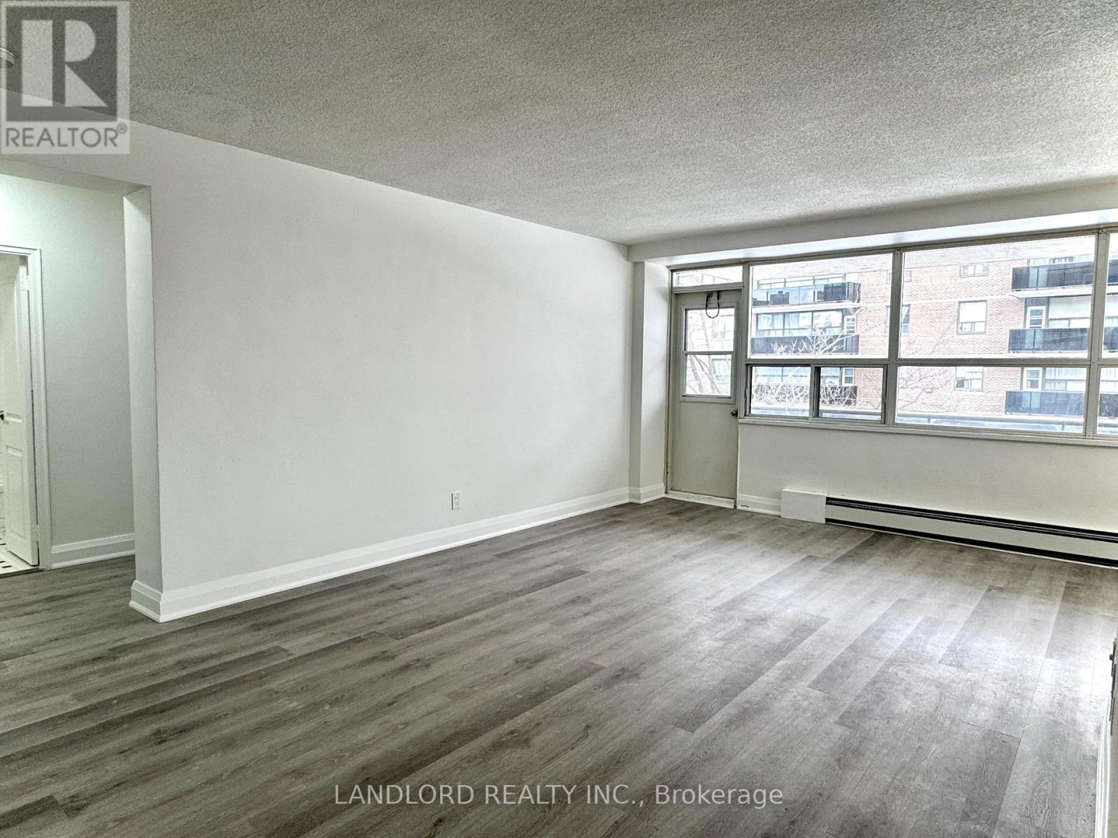 305 - 17 Gulliver Road, Toronto, Ontario  M6M 2M3 - Photo 4 - W12736632