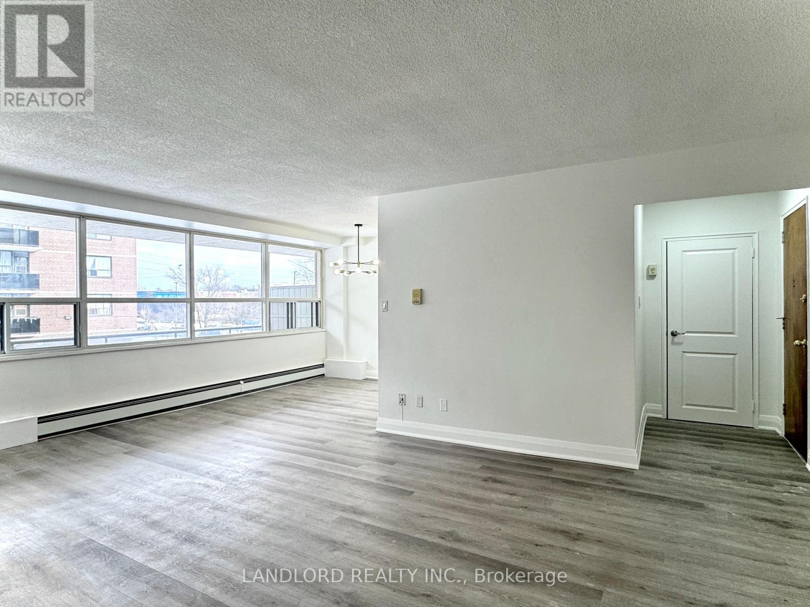 305 - 17 Gulliver Road, Toronto, Ontario  M6M 2M3 - Photo 5 - W12736632
