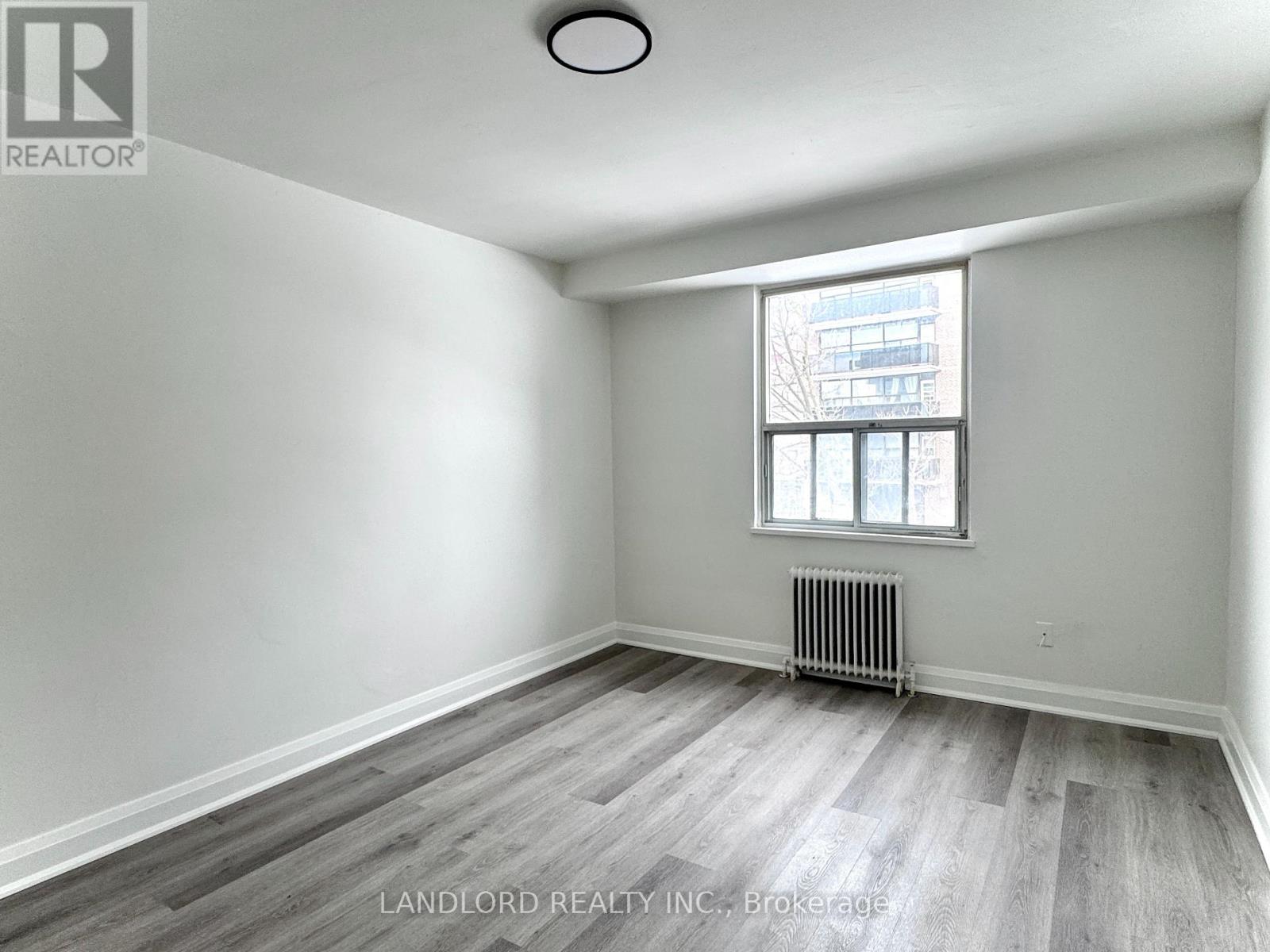 305 - 17 Gulliver Road, Toronto, Ontario  M6M 2M3 - Photo 7 - W12736632
