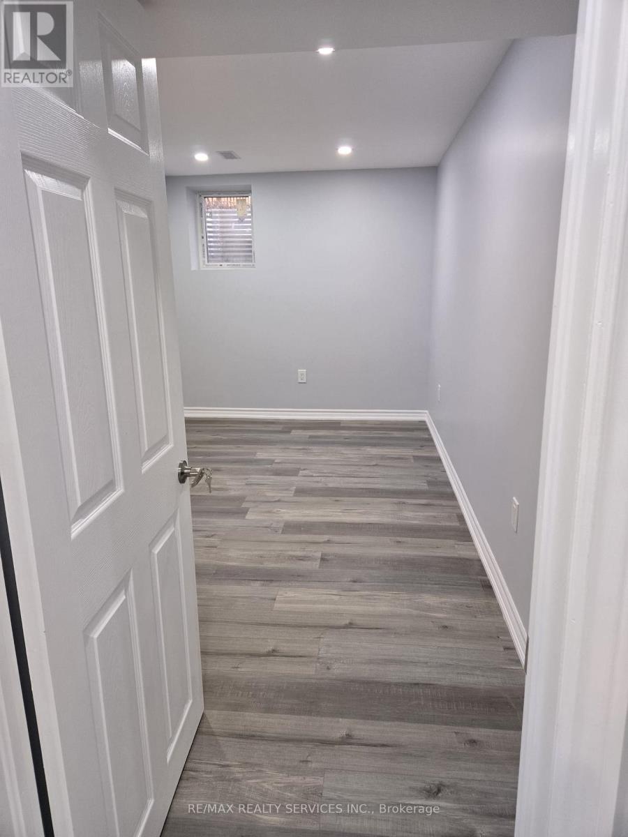27 Yardley Crescent, Brampton, Ontario  L6X 5L6 - Photo 10 - W12766578