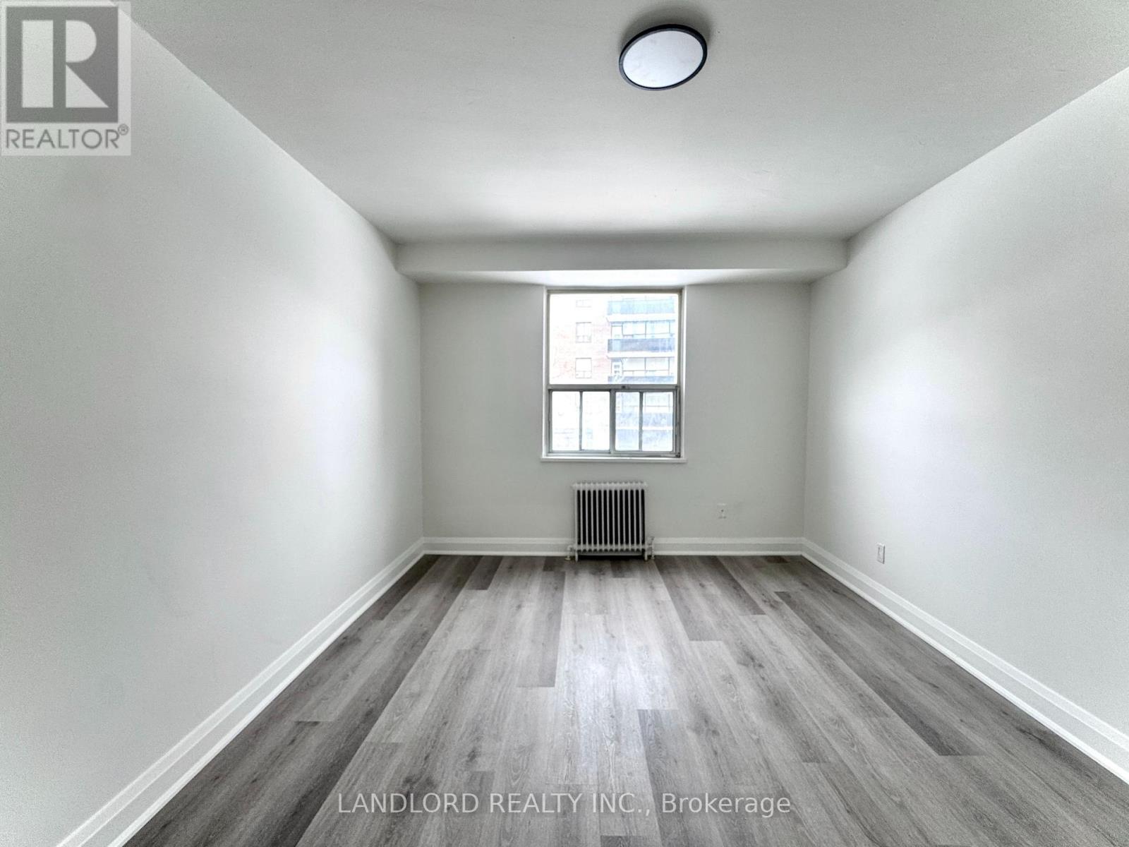 305 - 17 Gulliver Road, Toronto, Ontario  M6M 2M3 - Photo 9 - W12736632