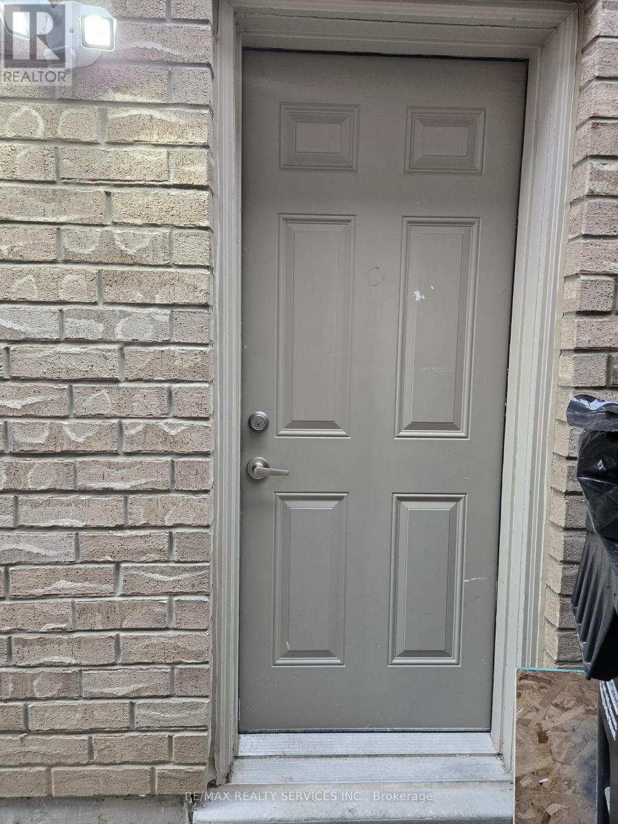 27 Yardley Crescent, Brampton, Ontario  L6X 5L6 - Photo 3 - W12766578