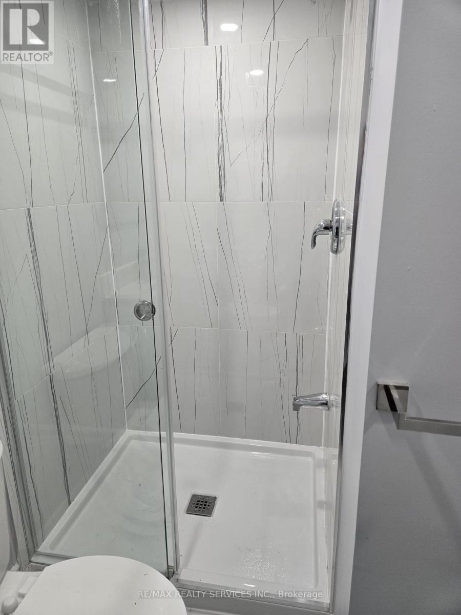 27 Yardley Crescent, Brampton, Ontario  L6X 5L6 - Photo 7 - W12766578
