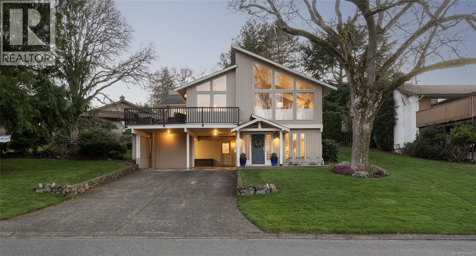 1662 Barksdale Dr, Saanich, British Columbia  V8N 4Z8 - Photo 2 - 1026426