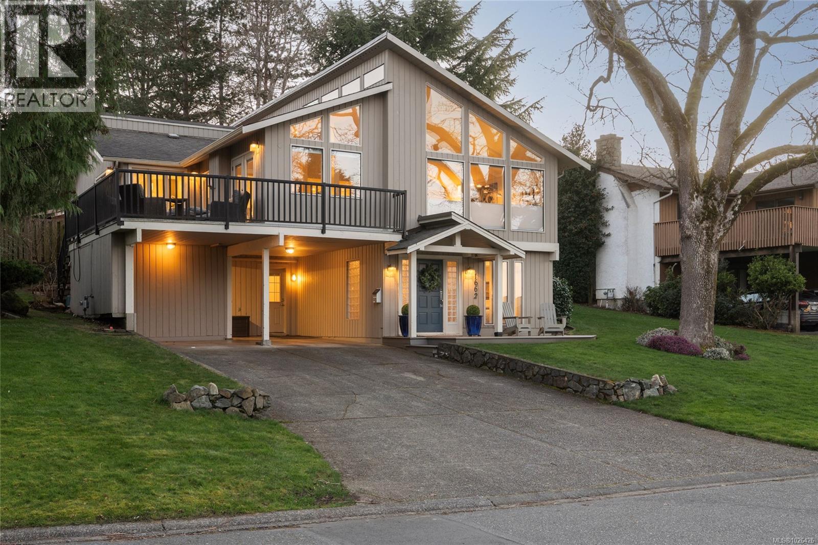 1662 Barksdale Dr, Saanich, British Columbia  V8N 4Z8 - Photo 3 - 1026426