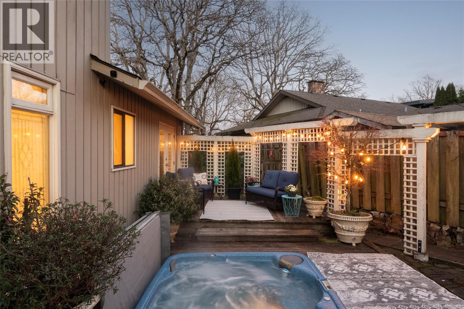 1662 Barksdale Dr, Saanich, British Columbia  V8N 4Z8 - Photo 39 - 1026426