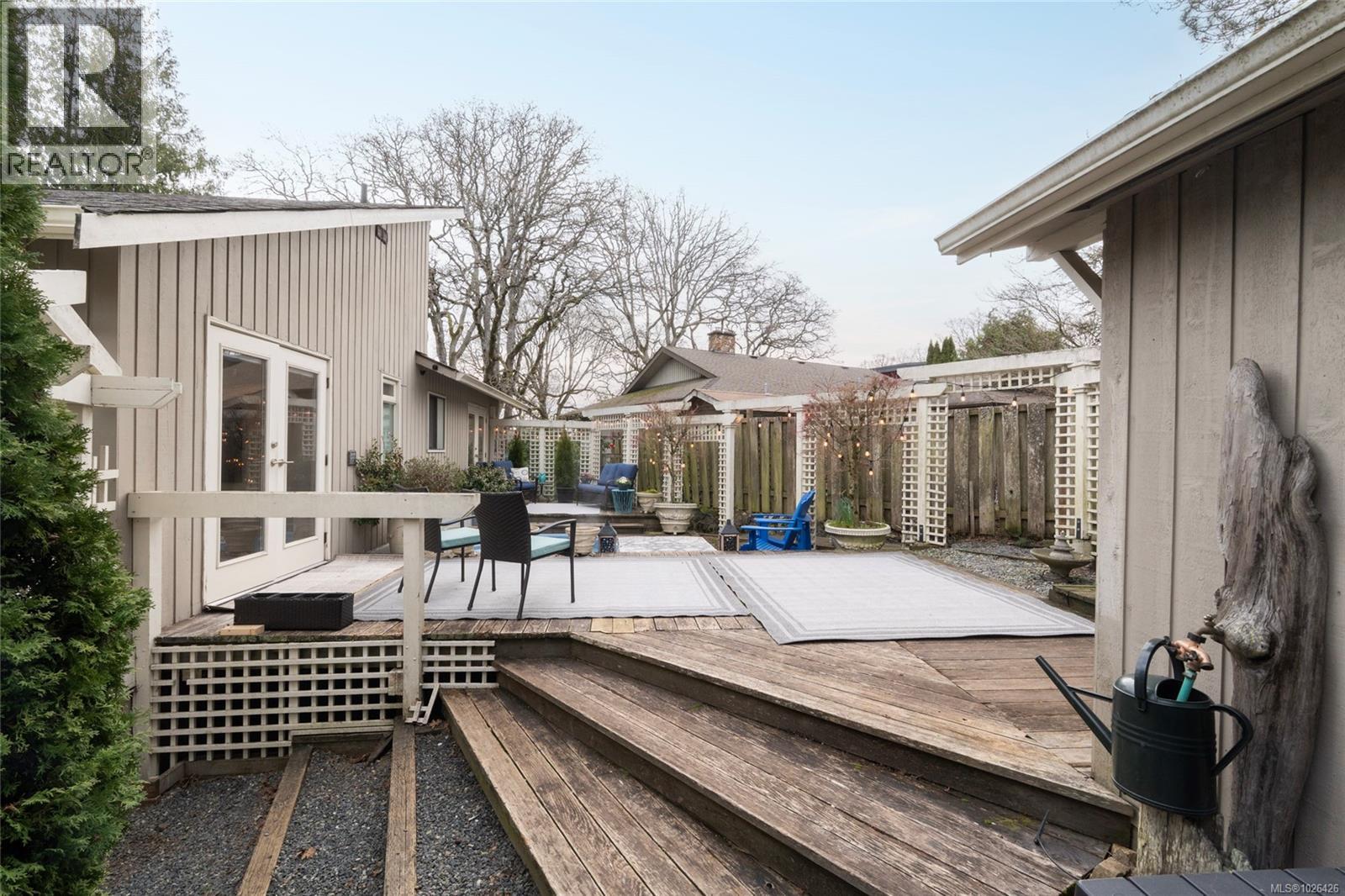 1662 Barksdale Dr, Saanich, British Columbia  V8N 4Z8 - Photo 45 - 1026426