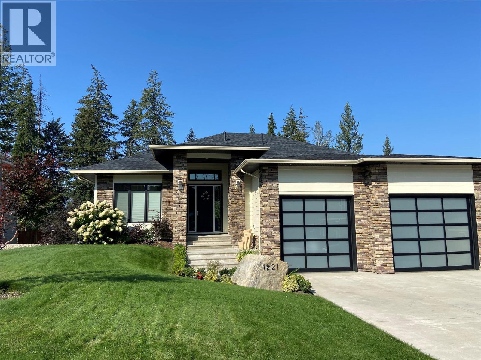 1221 23 Street SE, Salmon Arm, British Columbia