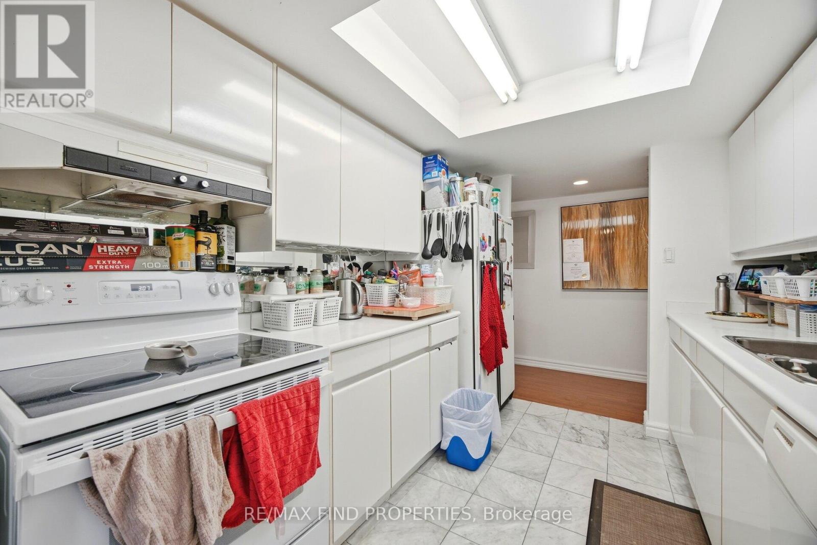 1203 - 33 University Avenue, Toronto, Ontario  M5J 2S7 - Photo 10 - C12824456