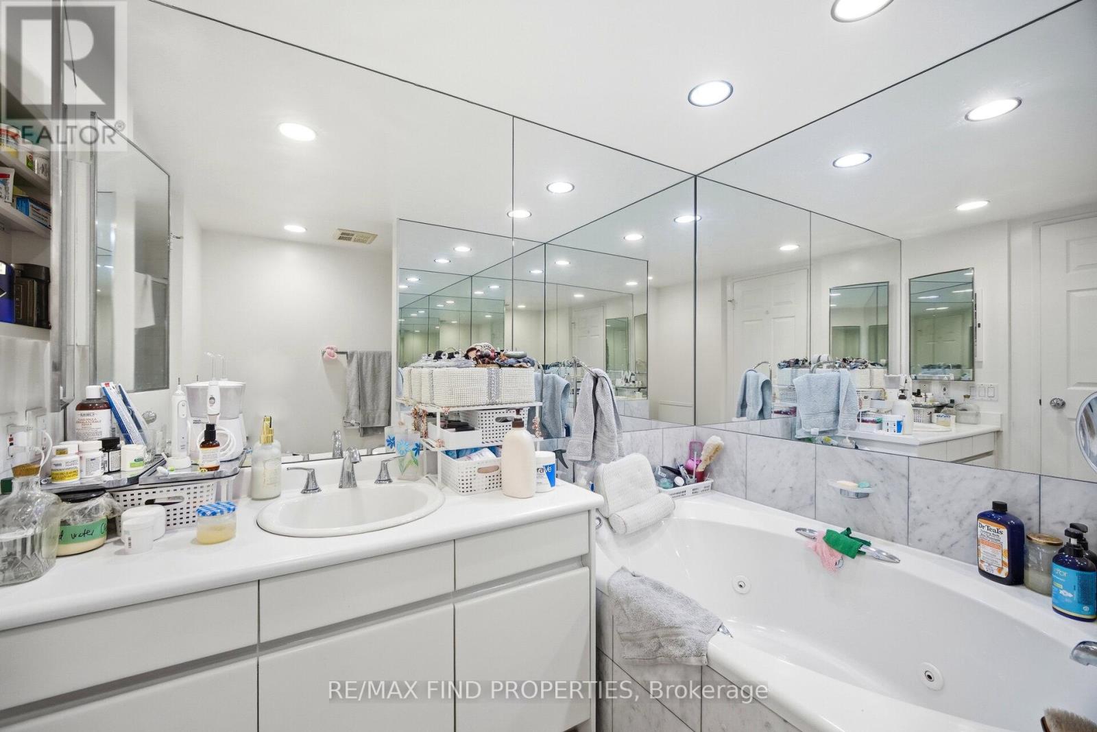 1203 - 33 University Avenue, Toronto, Ontario  M5J 2S7 - Photo 23 - C12824456