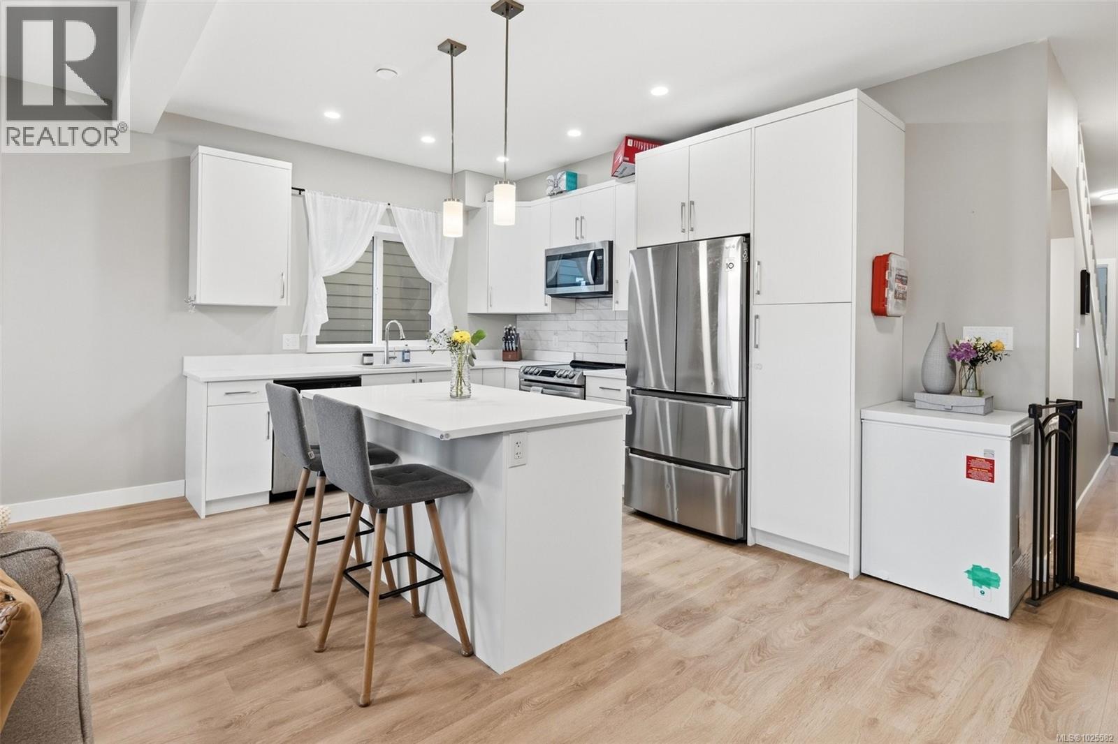 3481 Myles Mansell Rd, Langford, British Columbia  V9C 0N6 - Photo 2 - 1025582